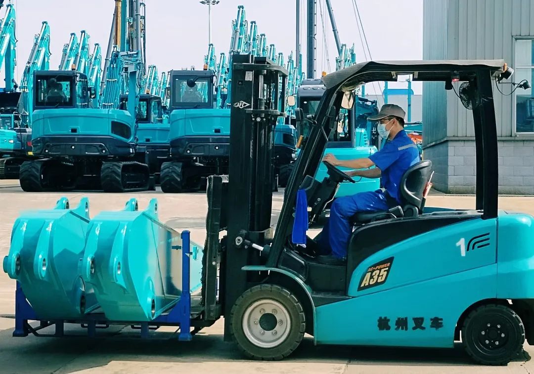 劳动庆幸，，，，创立伟大！纪录那些通俗且伟大的劳动瞬间