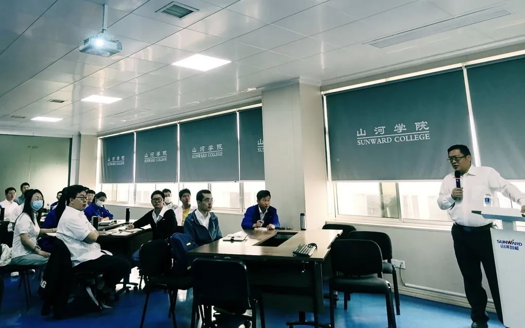 劳动庆幸，，，，创立伟大！纪录那些通俗且伟大的劳动瞬间