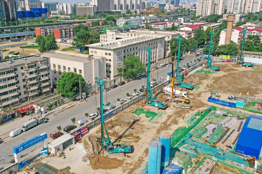 闪灼首都！币游国际智能旋挖钻机集群助力民生工程