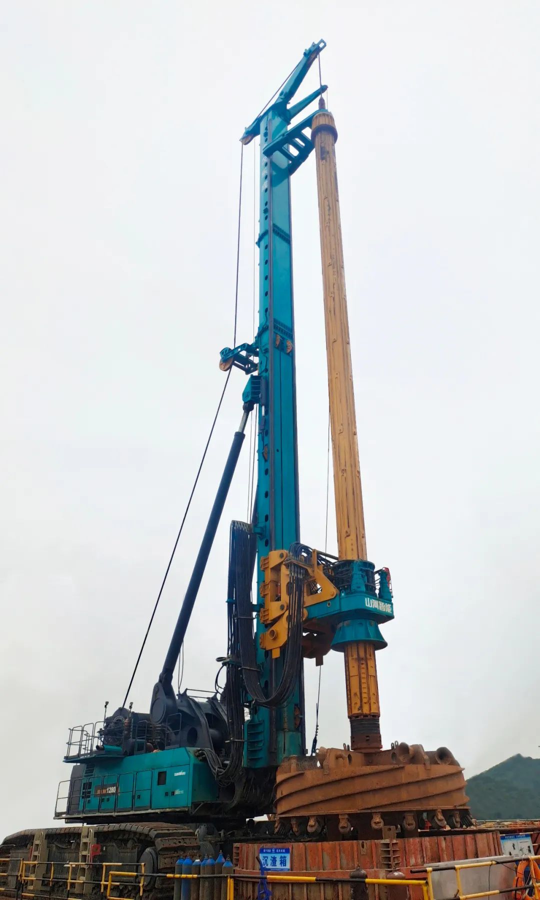 新战绩+1！币游国际智能超等旋挖钻机创6.3米直径钻孔新纪录