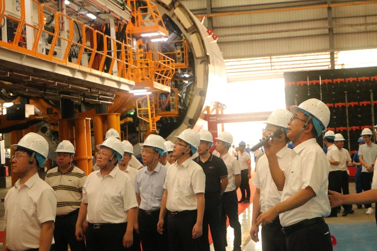 中铁币游国际粤港澳大湾区首台大直径双模盾构机乐成下线