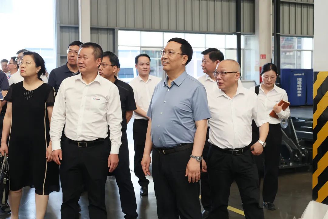 中宣部社科领域专家学者到币游国际智能调研高质量生长