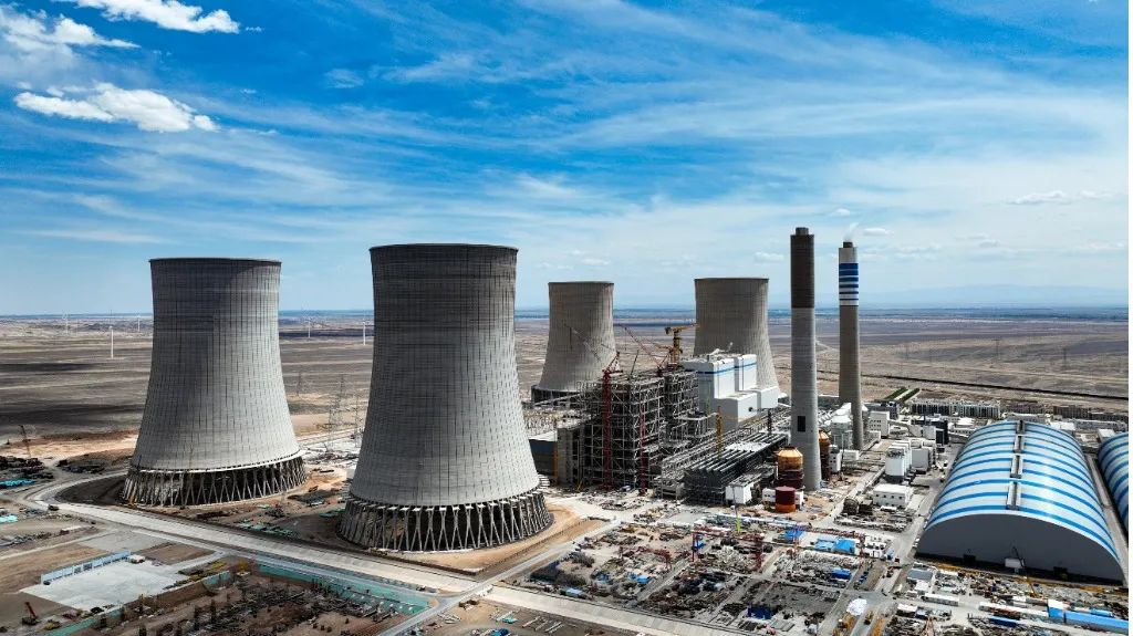 大漠沙漠展雄姿！币游国际江麓塔机助力常乐电厂项目