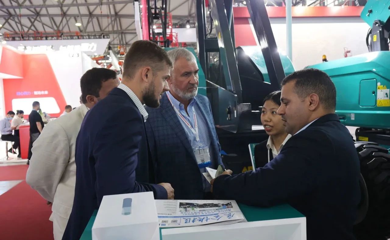 精品出击，，，闪灼魔都！币游国际智能全系列高空机械亮相2023亚洲国际高空展