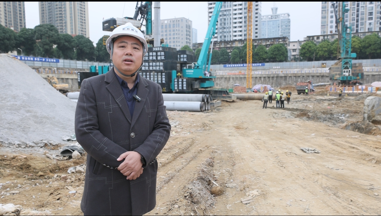 “绿巨人”显神威！币游国际智能引孔式静力压桩机助建“绿城”南宁民生项目