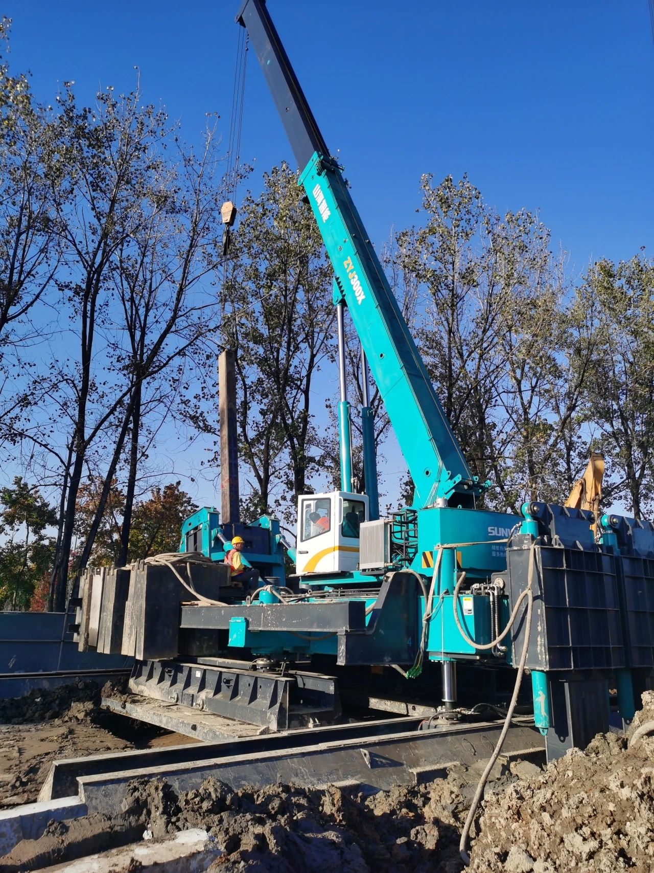 “币游国际绿”闪灼西子湖畔！币游国际智能ZYJ300X斜桩压桩机强势来袭