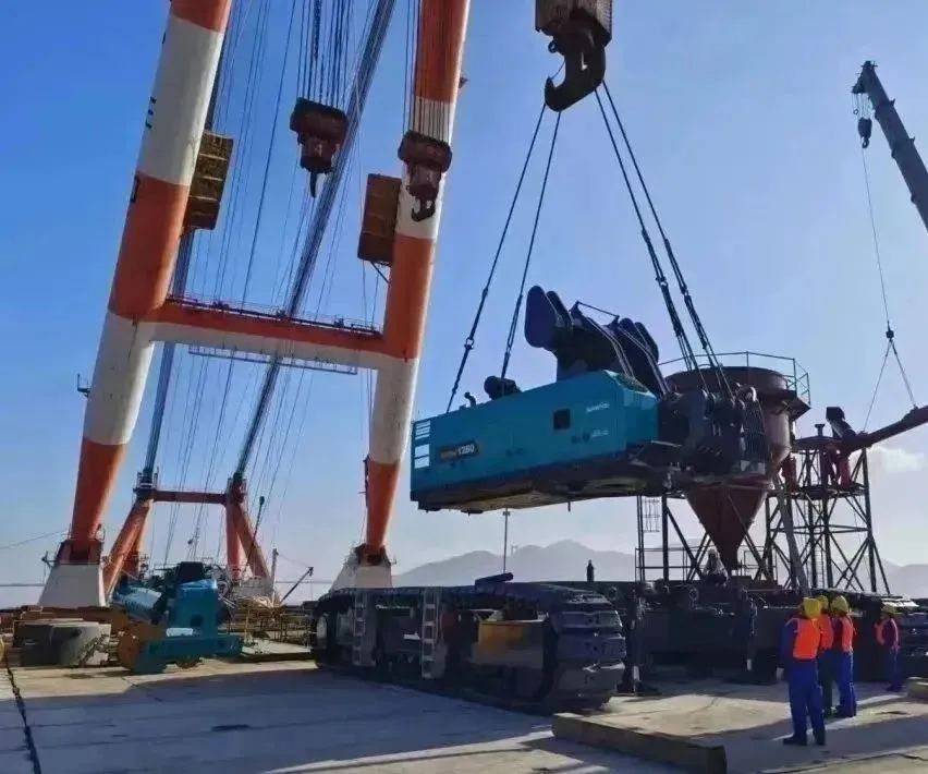 周全告捷！币游国际智能超等旋挖钻机圆满完成甬舟铁路西堠门公铁两用大桥桩基施工使命