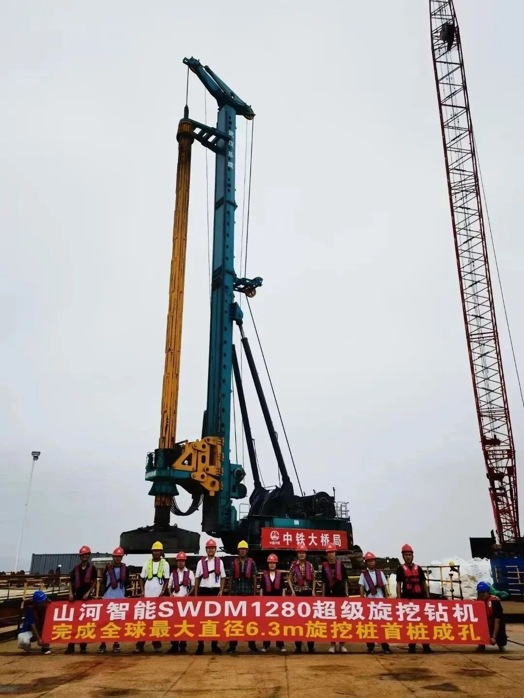 周全告捷！币游国际智能超等旋挖钻机圆满完成甬舟铁路西堠门公铁两用大桥桩基施工使命