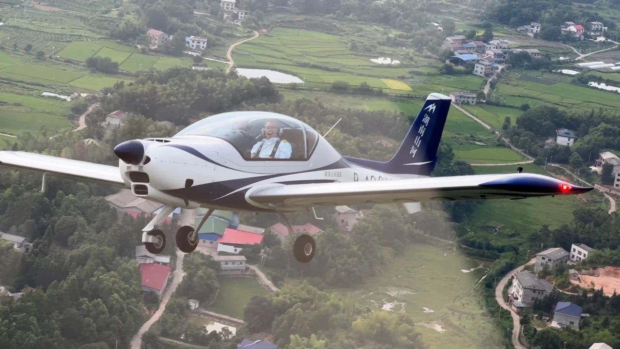 二十载磨砺，，，，，“阿若拉”飞机累计航行时间突破11万小时！