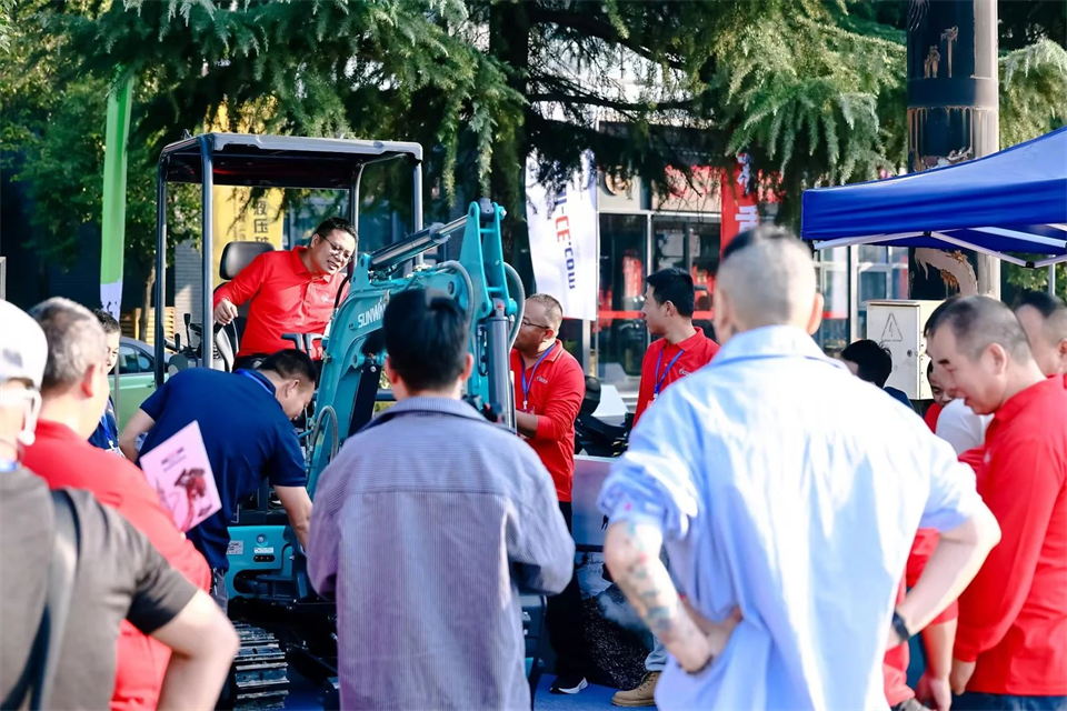 展现“掘”对实力！币游国际智能亮相2024微挖大会暨小型装备大会