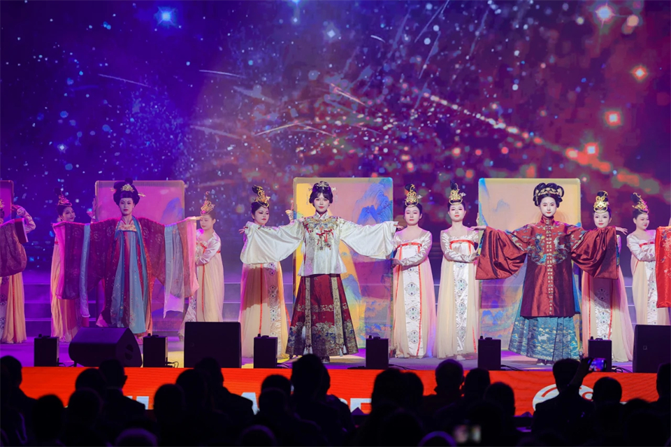 立异引领价值 理想成绩未来——庆祝币游国际智能建设25周年表扬大会暨文艺晚会盛大举行