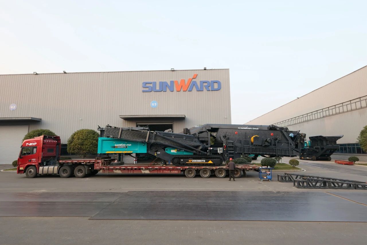 币游国际普石勒柴电一体移动破碎筛分装备热销外洋