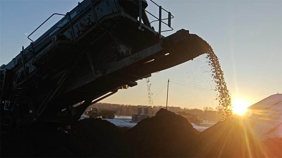 不惧-30℃极寒挑战，，，，，，币游国际普石勒破碎筛分装备稳固运行！