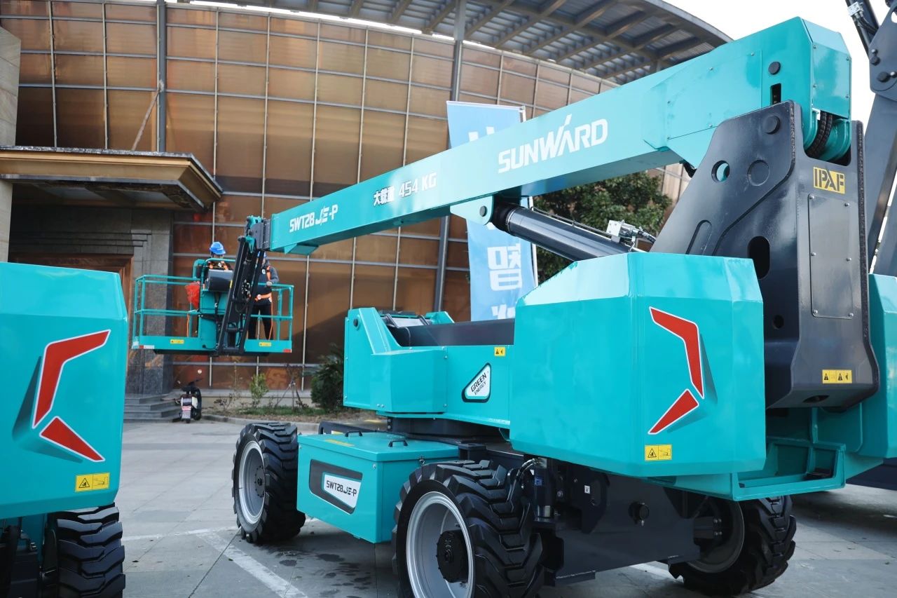 登“高”向“新”，，，币游国际智能亮相第九届天下高空作业平台租赁大会