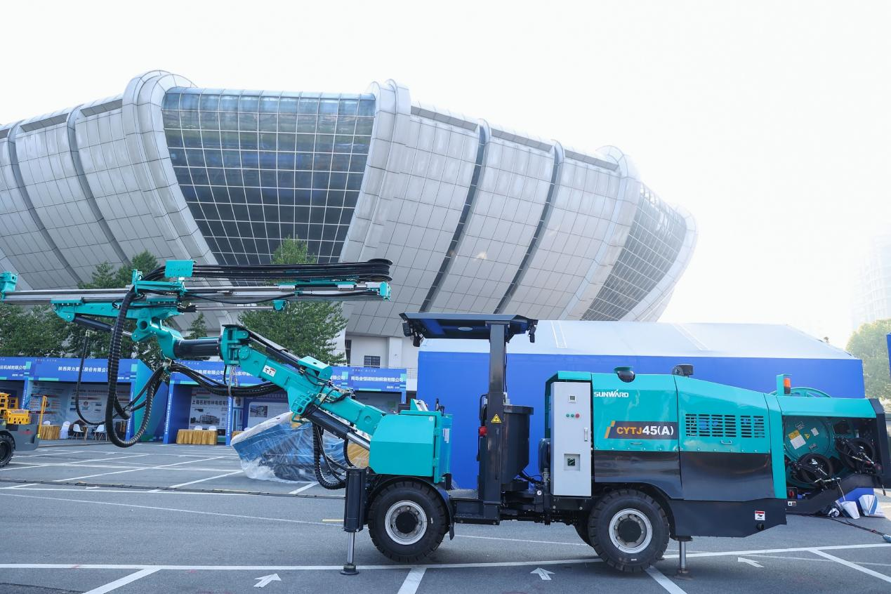 币游国际矿岩携井下掘进台车亮相苍南矿山井巷机械展