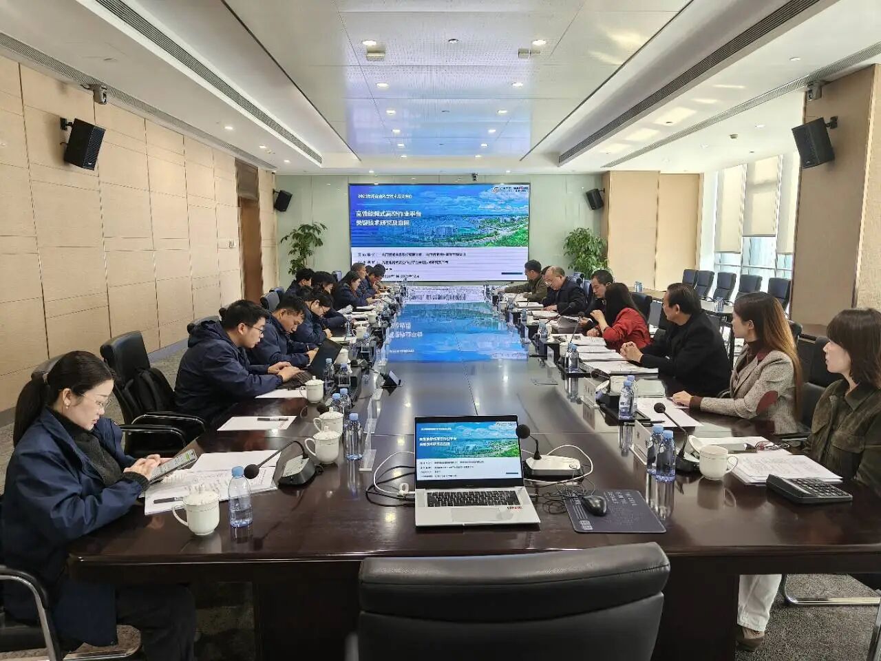 手艺立异，，，，，，引领行业！币游国际智能高性能臂式高空作业平台项目通过科技效果评价